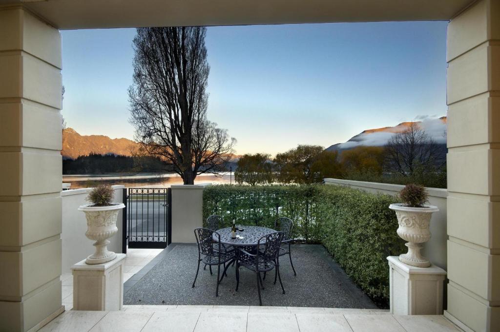 Esplanade Queenstown By Staysouth Exterior photo