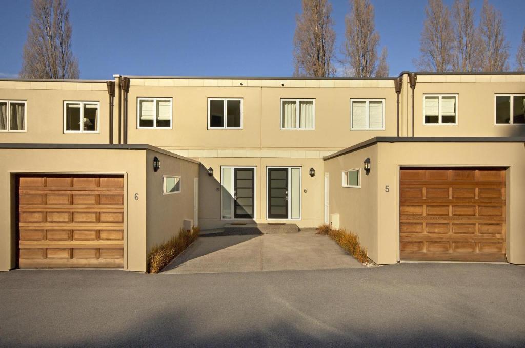 Esplanade Queenstown By Staysouth Exterior photo